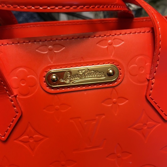 LOUIS VUITTON
Monogram Vernis Wilshire PM - Picture 3 of 9